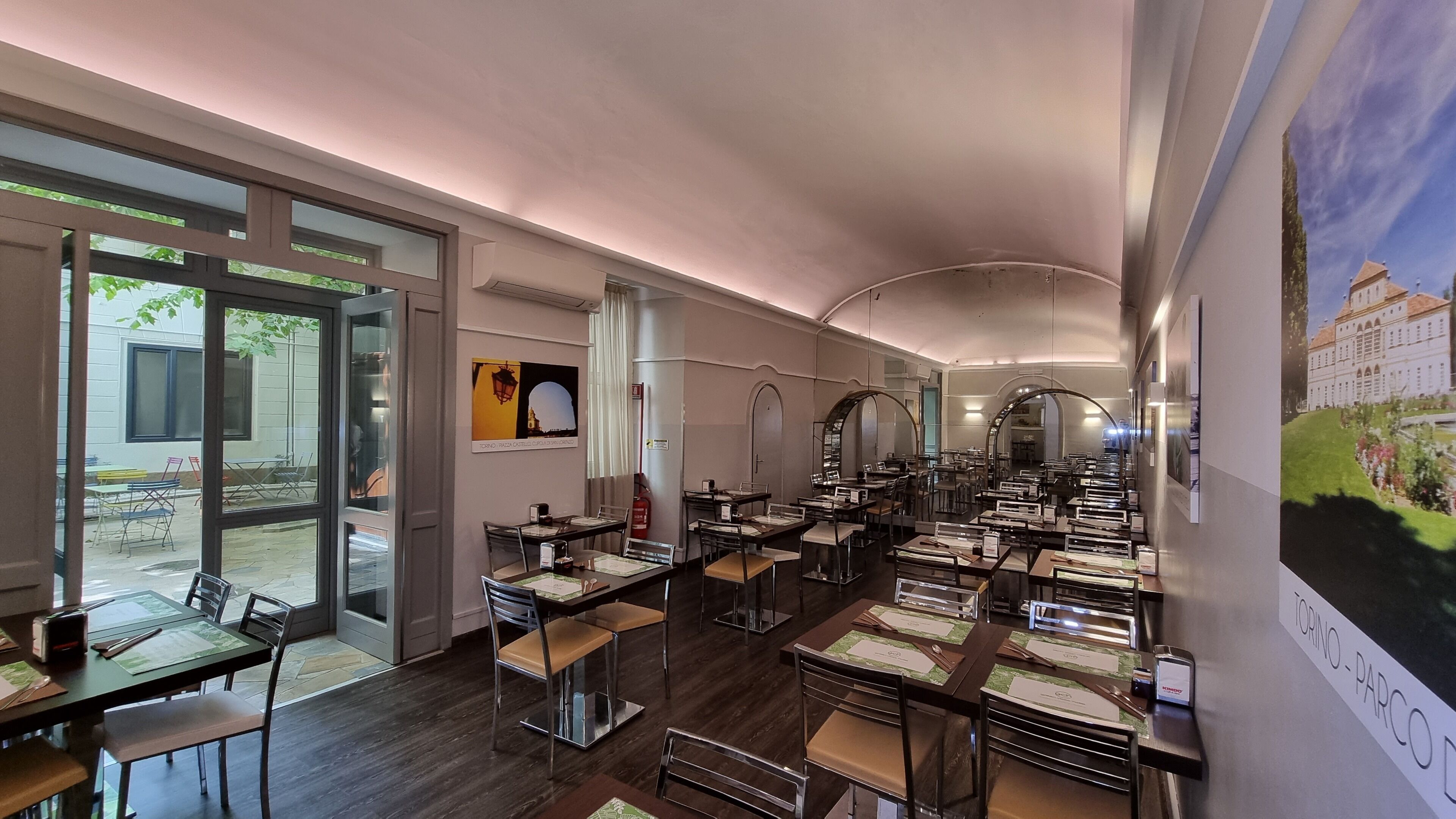 Desayuno buffet (EUR 10 por persona) 