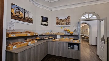 Päivittäinen buffetaamiainen (10 EUR per henkilö)