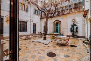 Courtyard - Hotel Astoria (Turin)
