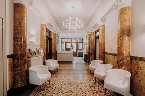 Property entrance - Hotel Astoria (Turin)