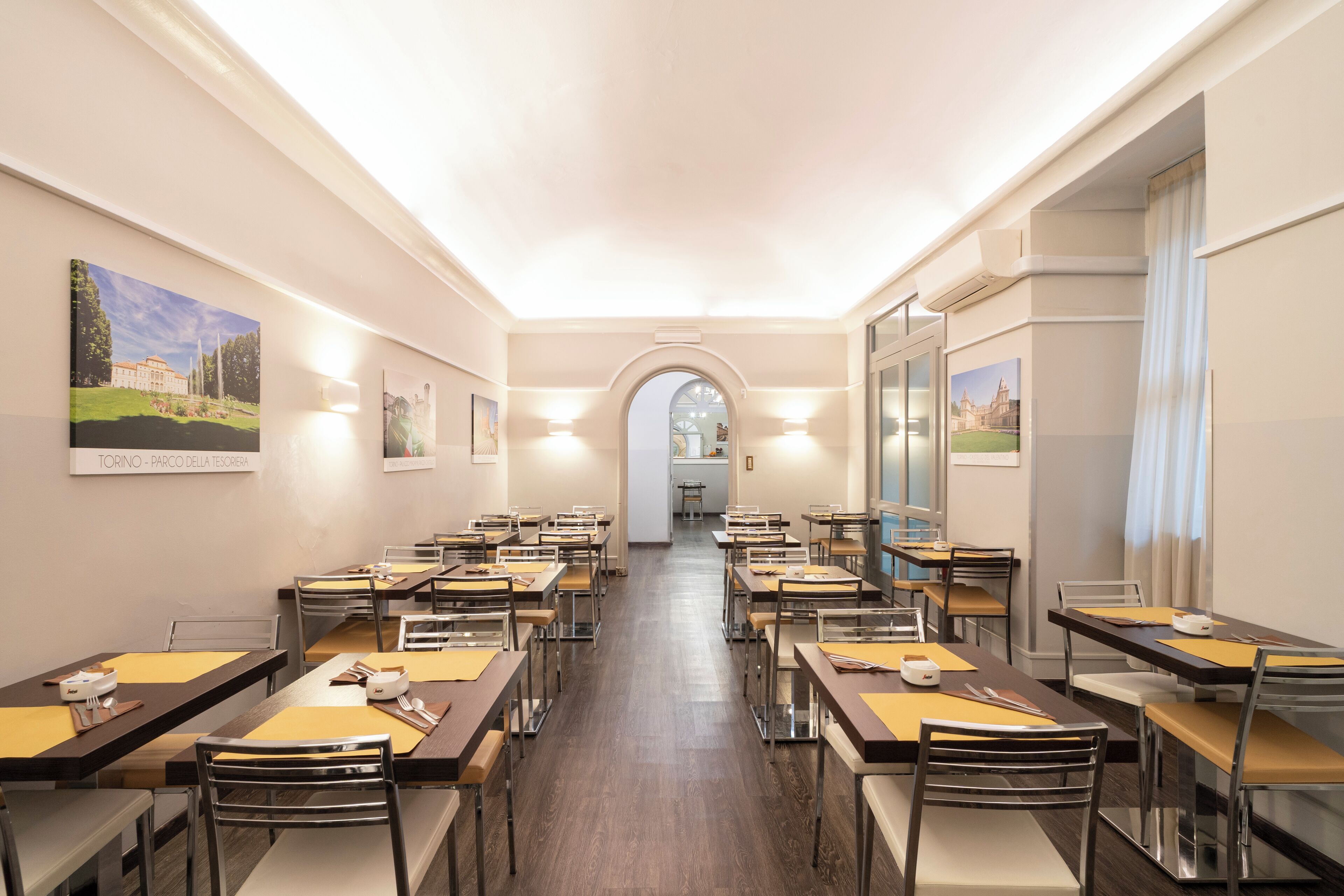 Colazione a buffet, servita tutte le mattine (10 EUR a persona) 