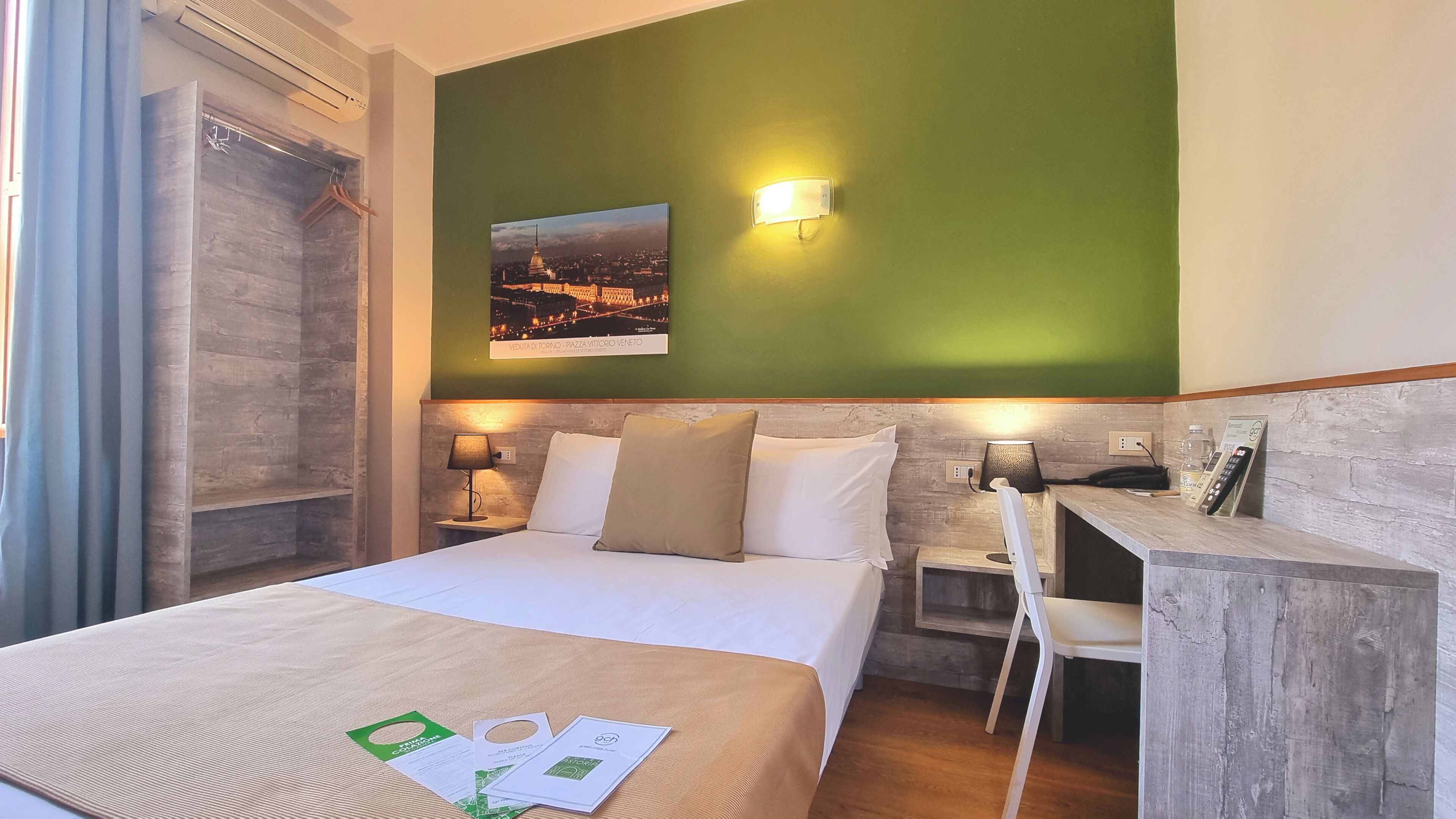 Camera Economy | Desk, blackout curtains, iron/ironing board, free WiFi