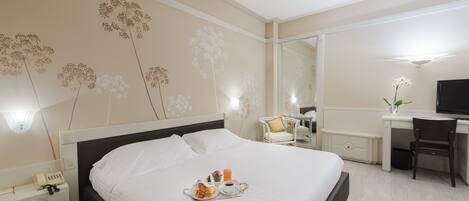 Chambre triple | Minibar, coffre-fort, bureau, accĂšs au Wi-Fi (inclus)