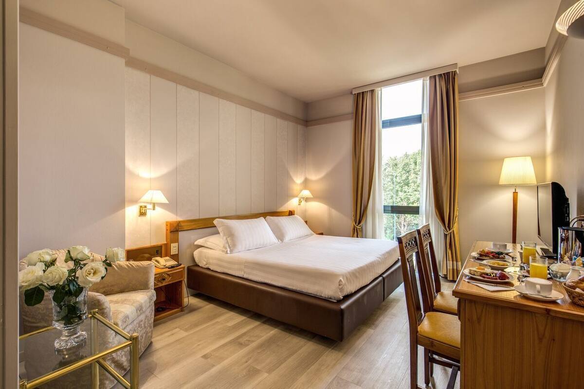 Superior Double Room | Minibar, in-room safe, desk, free WiFi