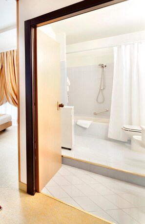 Articles de toilette gratuits, sèche-cheveux, bidet, serviettes fournies