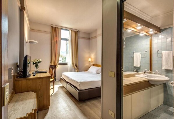 1 bedroom, minibar, in-room safe, desk