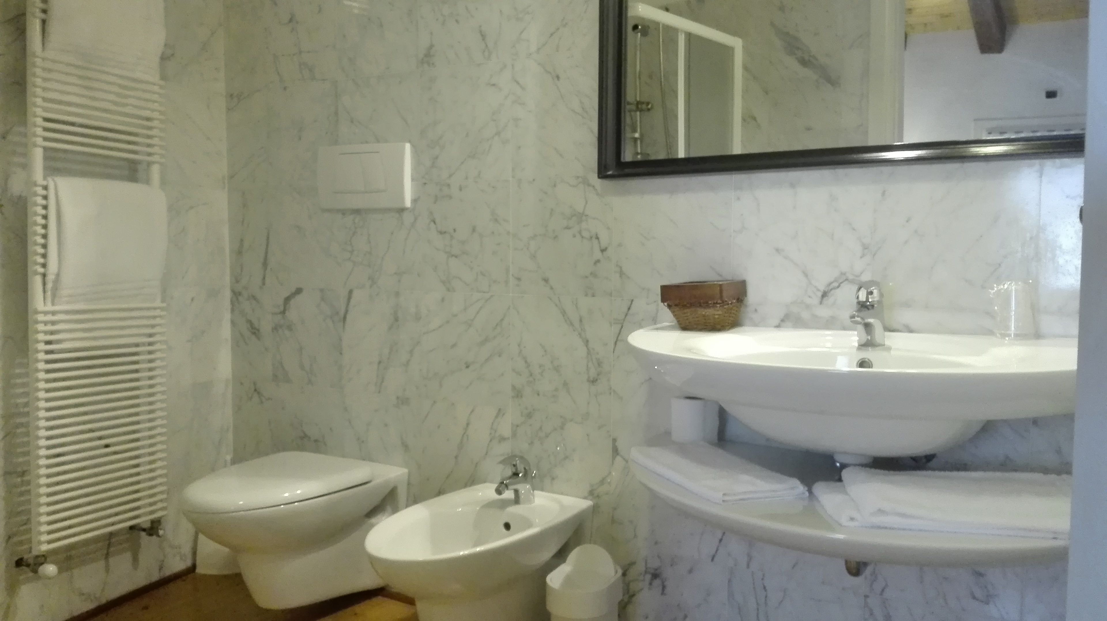 minibar, in-room safe, desk, free wifi