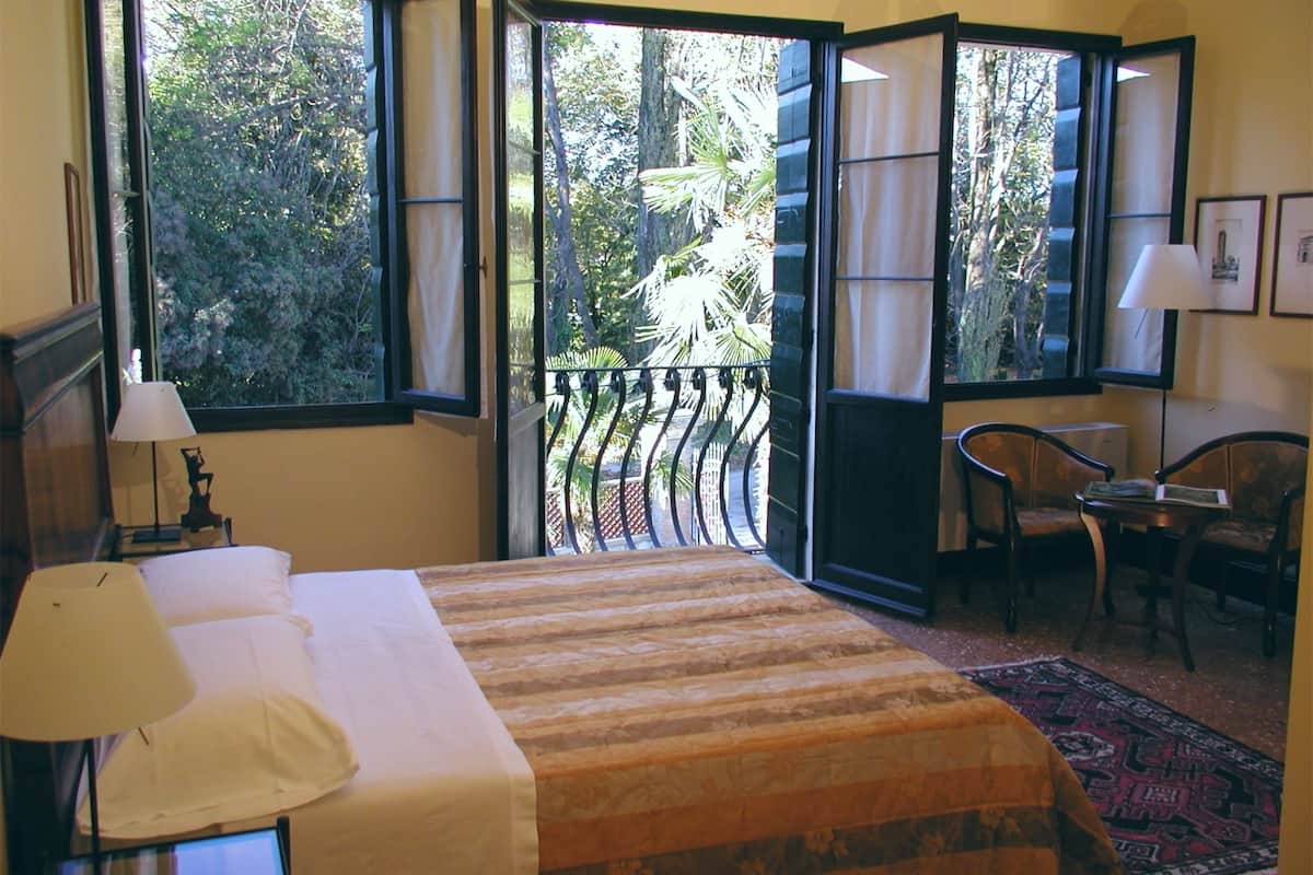 standard room | minibar, in-room safe, desk, free wifi