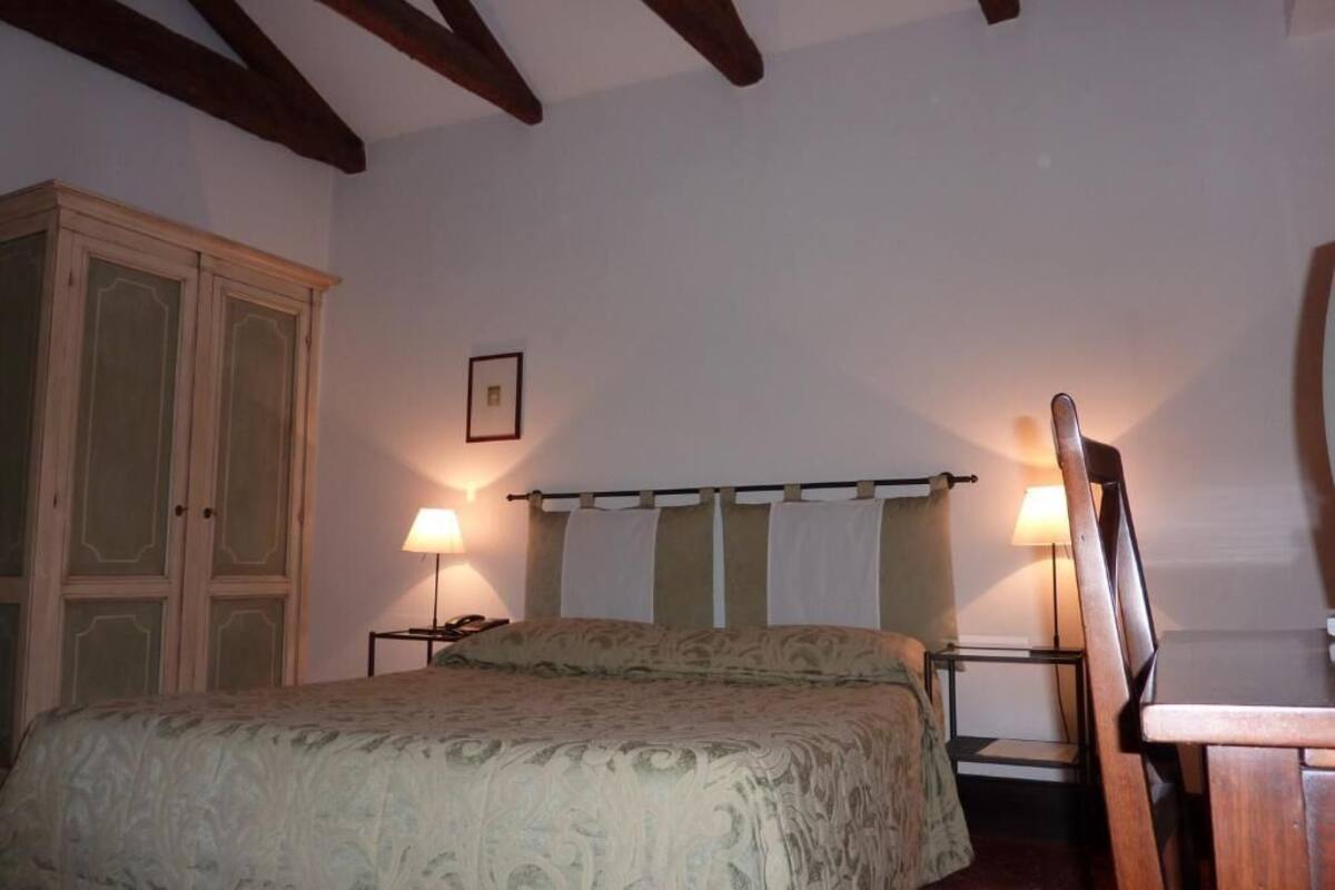 minibar, in-room safe, desk, free wifi