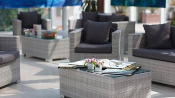 Coin salon dans le hall