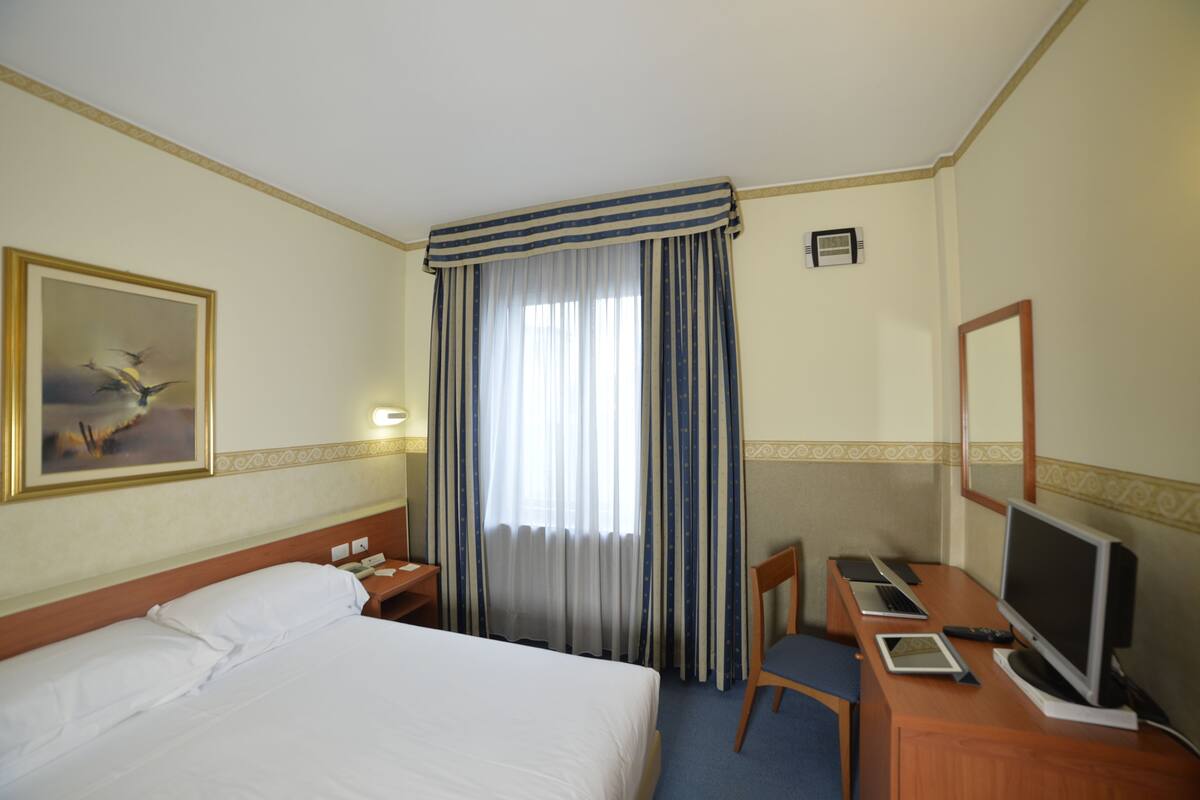 Down comforters, minibar, in-room safe, soundproofing