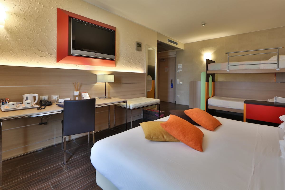 Family Room | Down comforters, minibar, in-room safe, soundproofing