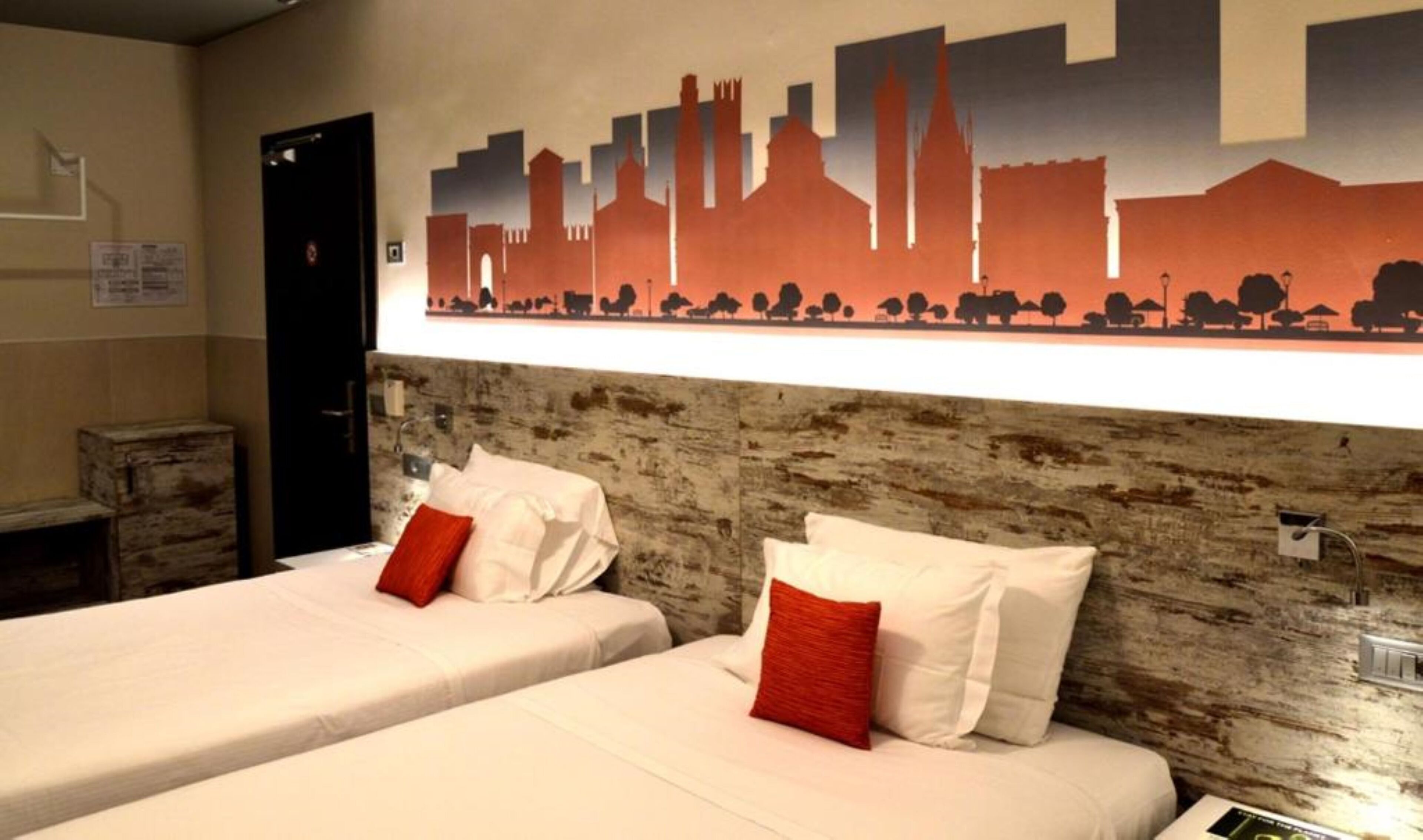Chambre Standard avec lits jumeaux | Couette en duvet d'oie, minibar, coffres-forts dans les chambres