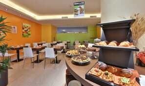 Desayuno buffet todos los días (con cargo) 
