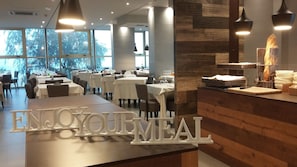 Bao gồm bữa sáng buffet hàng ngày