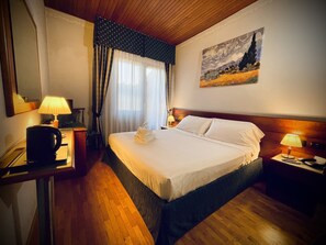 Comfort Double Room Single Use | Minibar, in-room safe, desk, laptop workspace