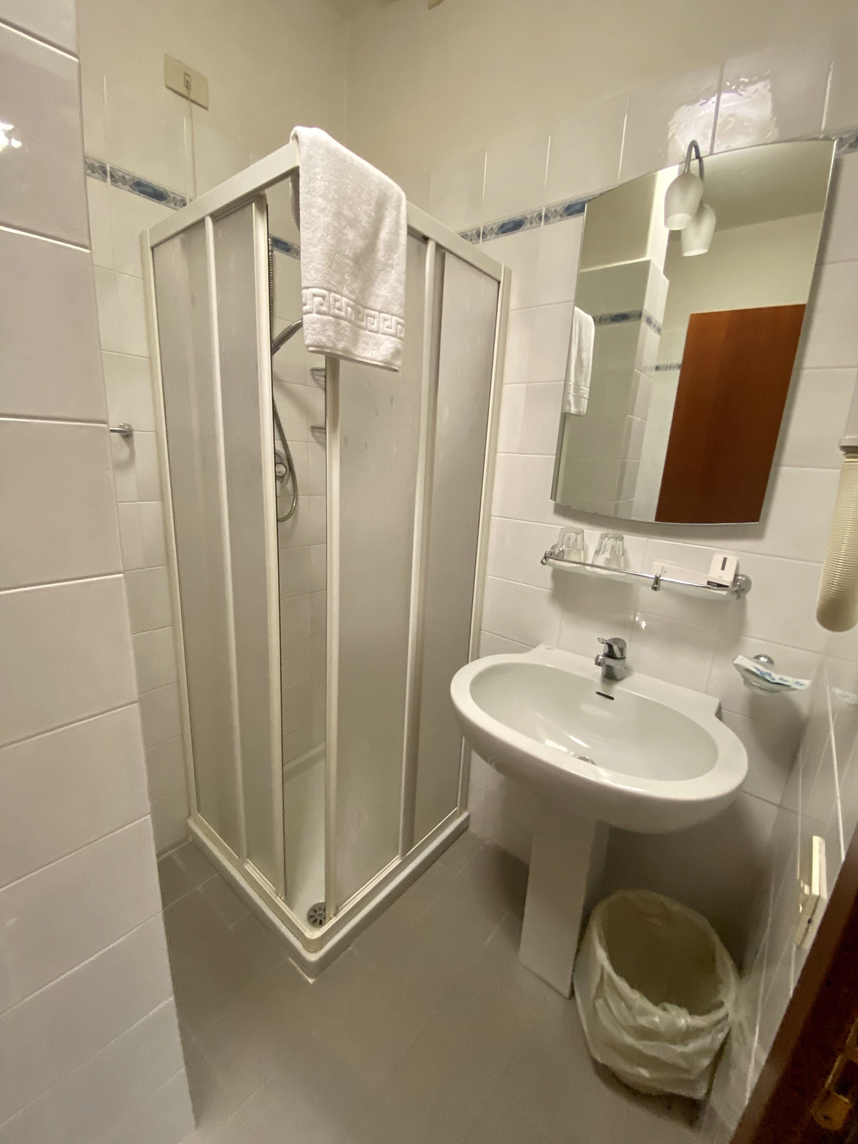 comfort single room | bathroom | free toiletries, hair dryer, bidet, towels