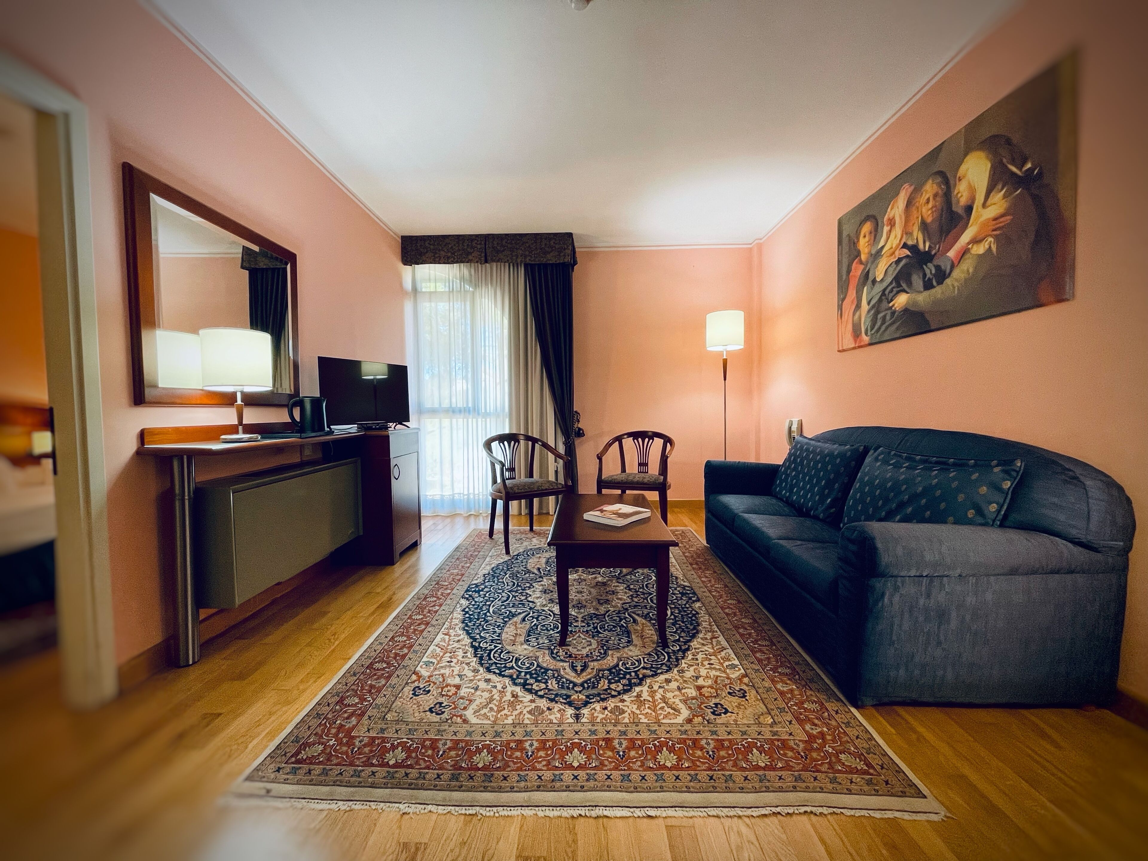superior studio suite | 1 bedroom, minibar, in-room safe, desk