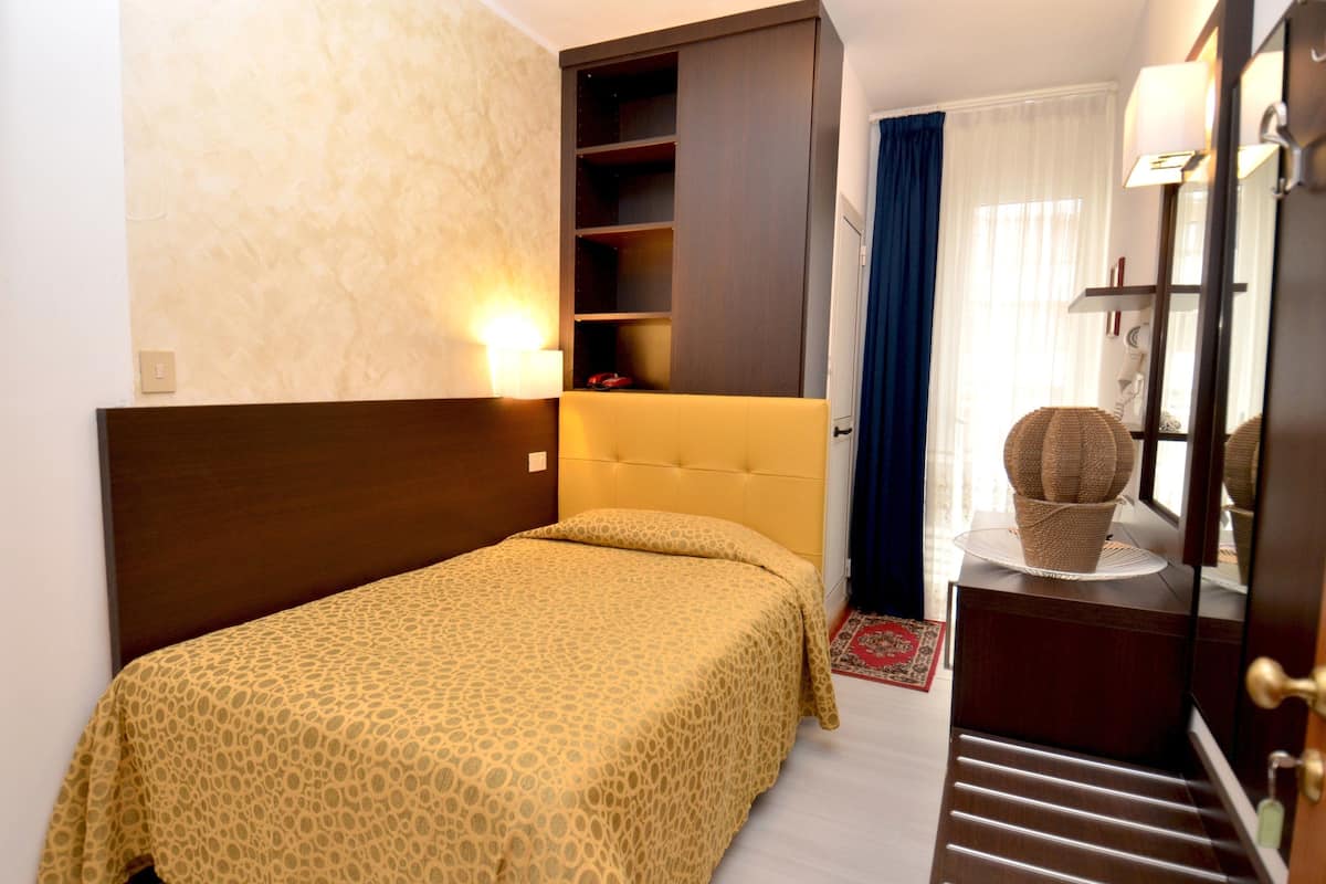 in-room safe, desk, iron/ironing board, free wifi