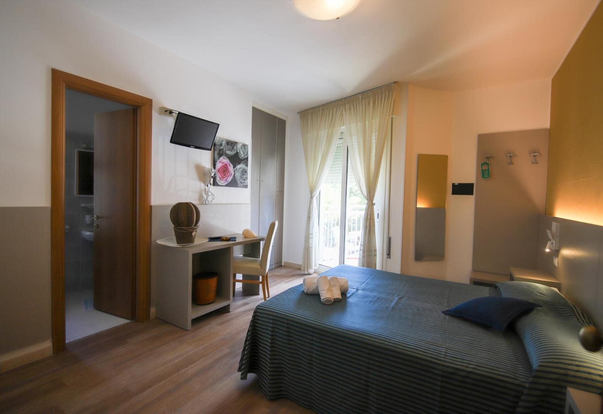 in-room safe, desk, iron/ironing board, free wifi