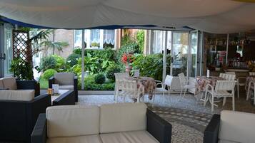 Bar (en la propiedad)