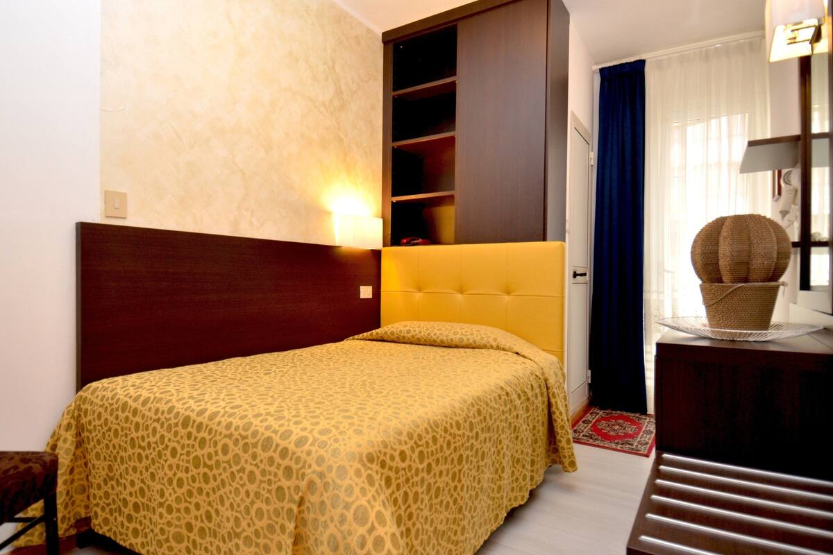 in-room safe, desk, iron/ironing board, free wifi