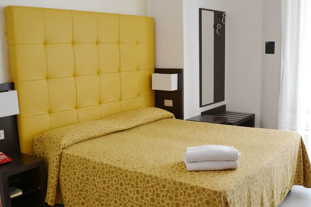 In-room safe, iron/ironing board, free WiFi, bed sheets