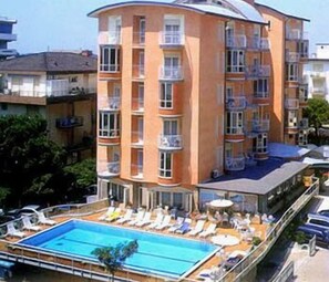Outdoor pool, sun loungers