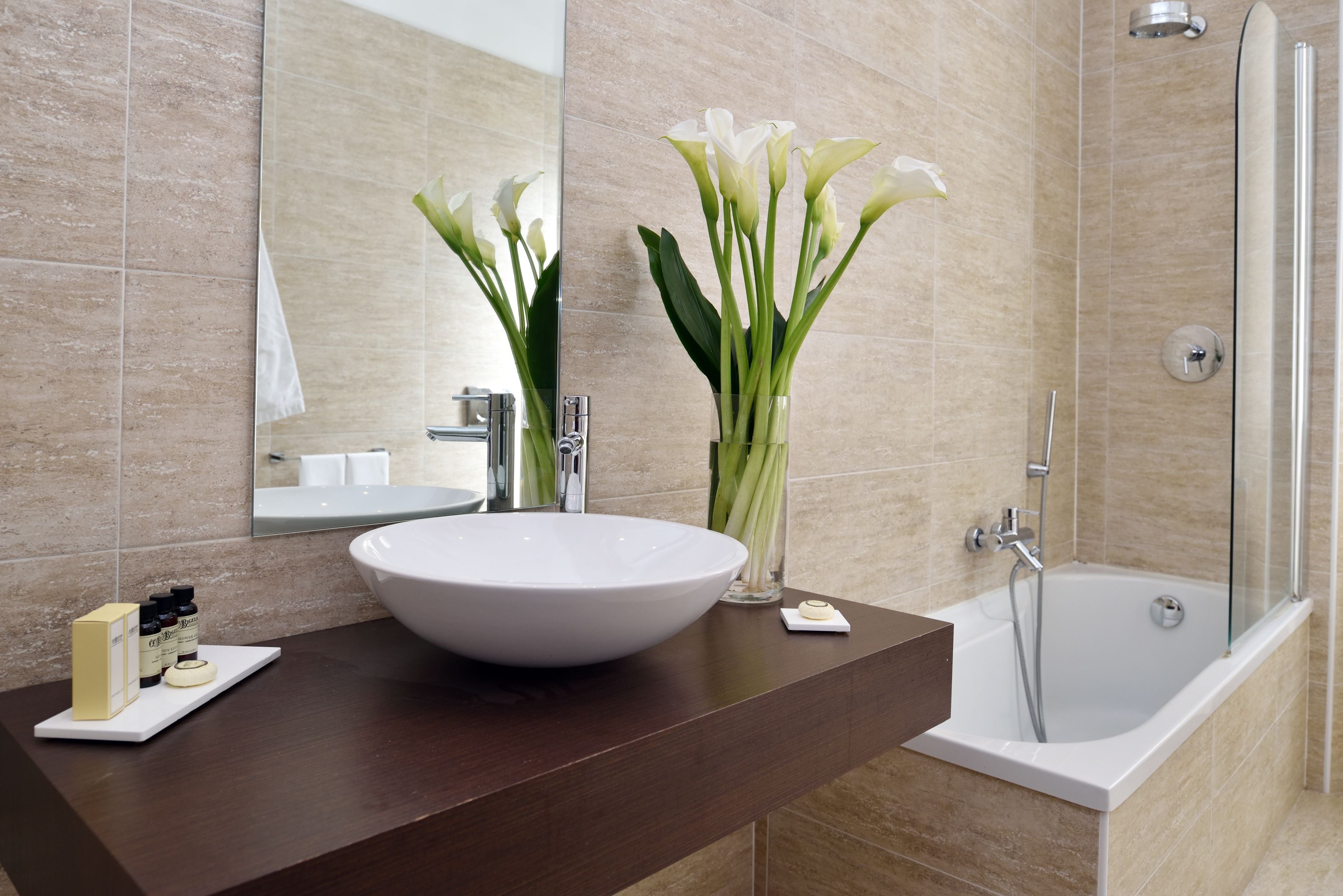superior double room | bathroom | free toiletries, hair dryer, bidet, towels