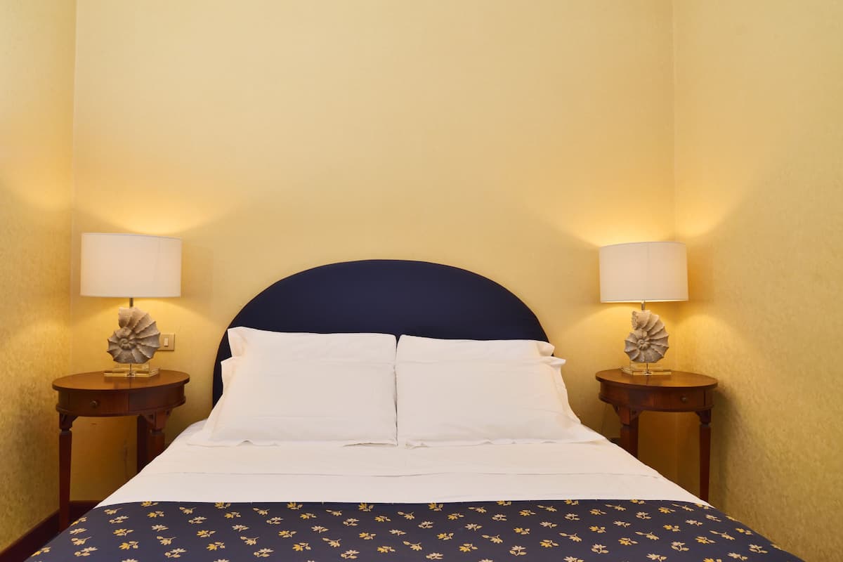 1 bedroom, down duvets, in-room safe, desk