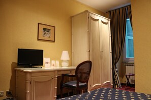 Down duvets, in-room safe, desk, laptop workspace
