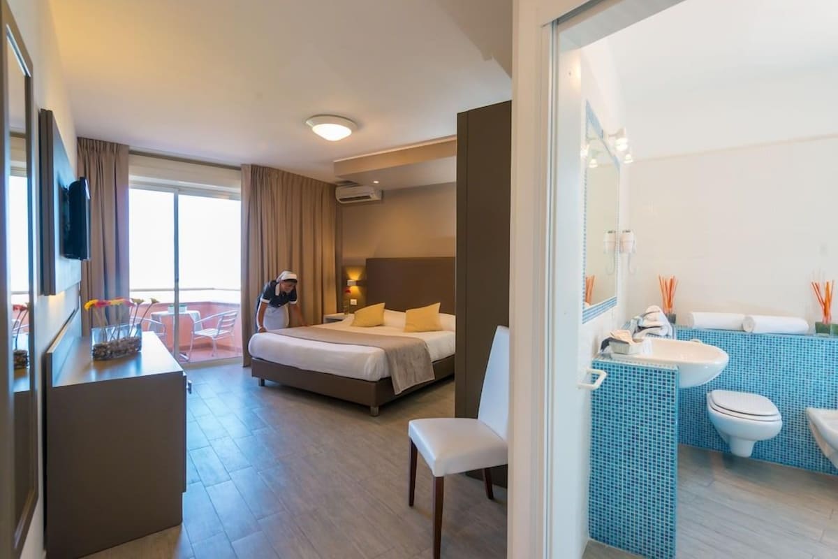 Minibar, in-room safe, desk, soundproofing