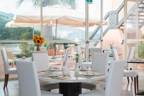 Tägliches inbegriffenes Frühstücksbuffet