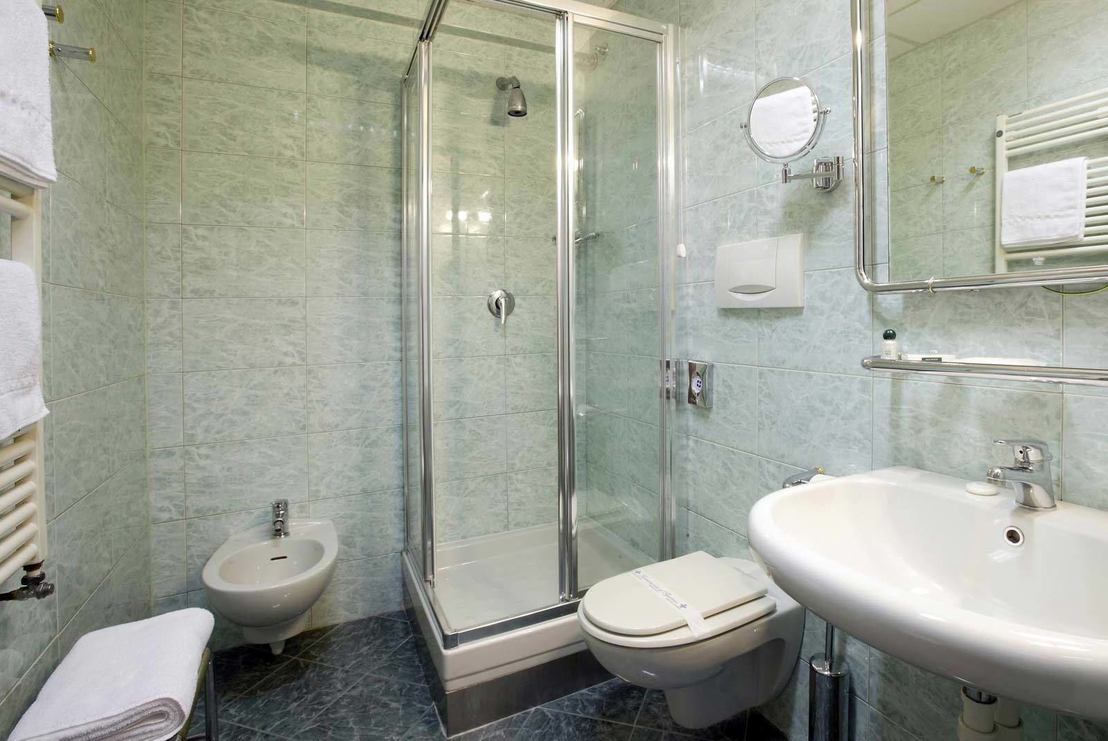 shower, free toiletries, hair dryer, slippers