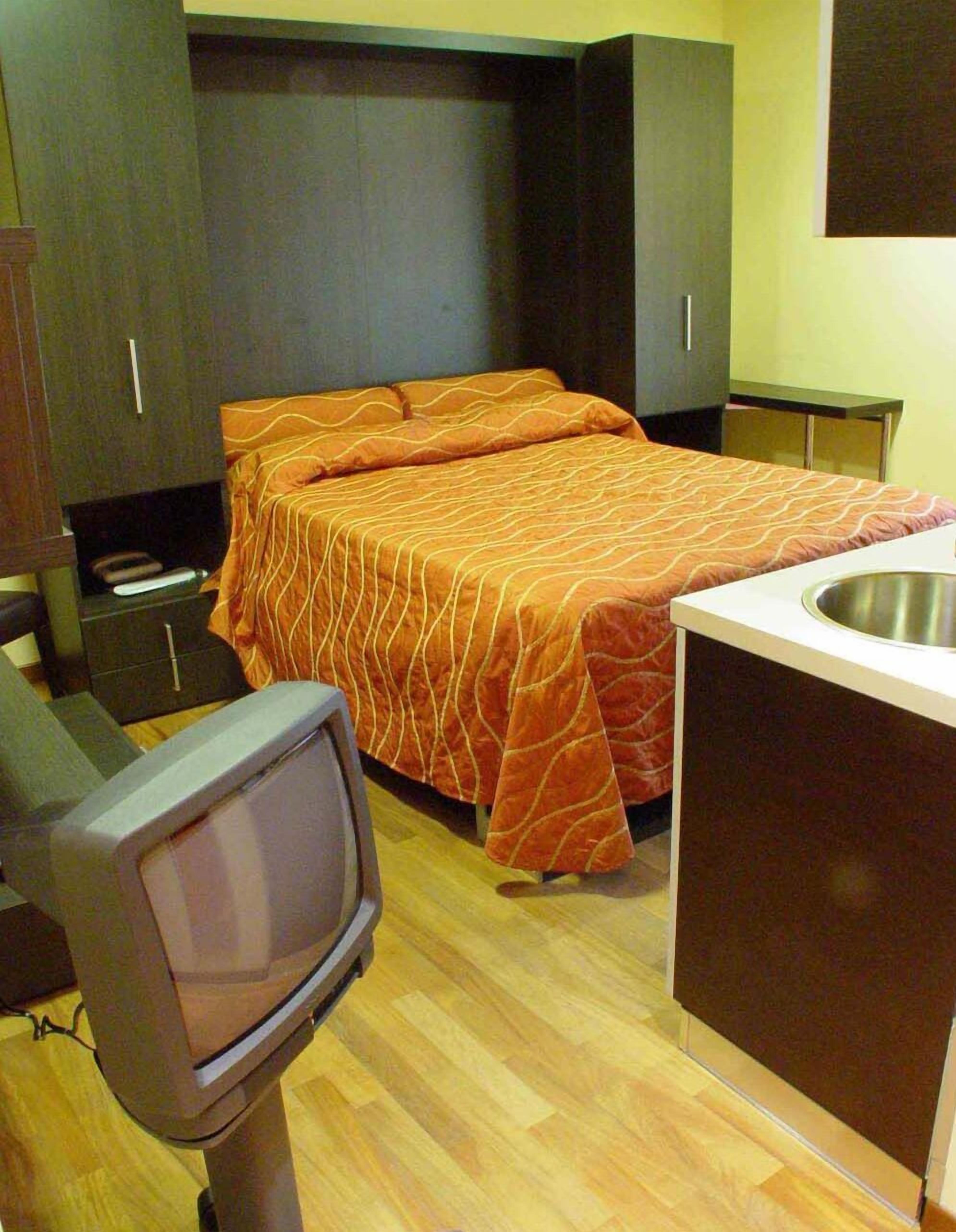 minibar, in-room safe, desk, soundproofing