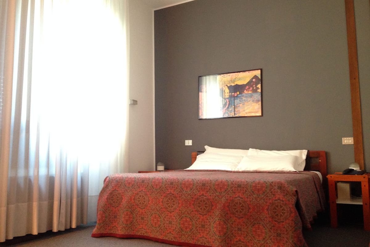 Camera Matrimoniale | In-room safe, desk, soundproofing, iron/ironing board
