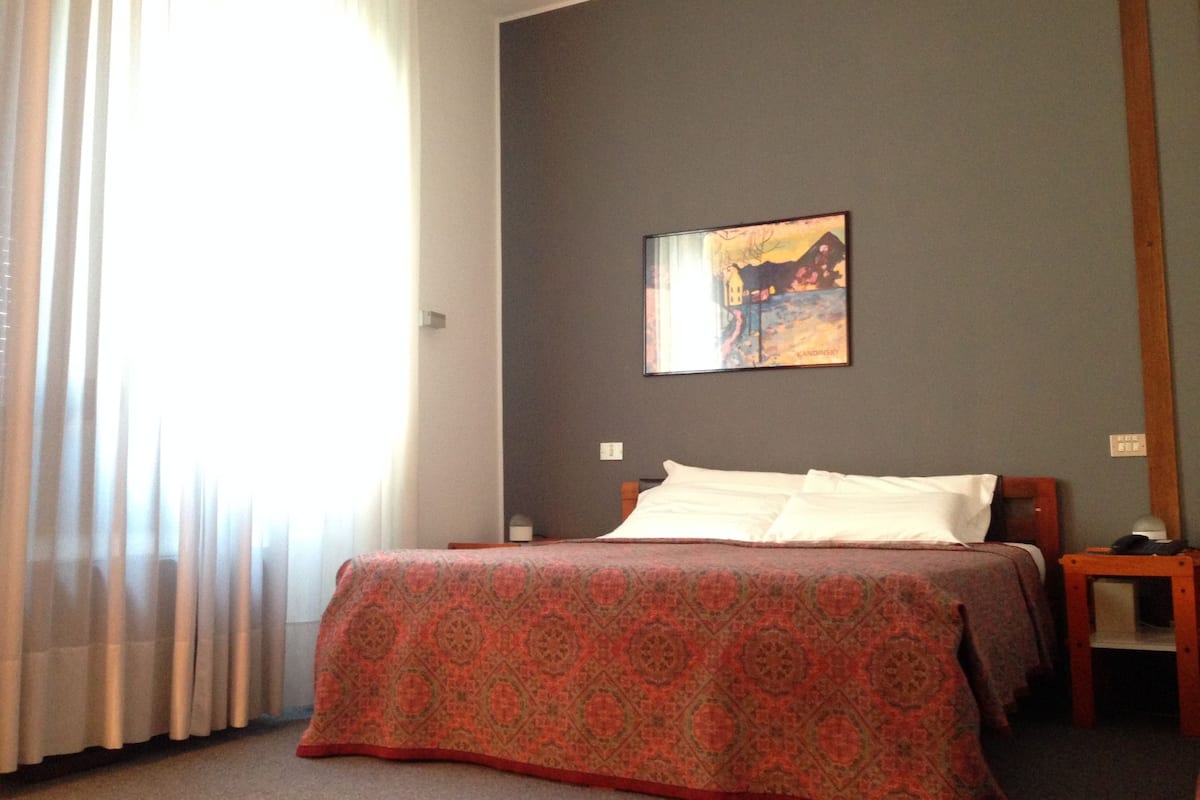 In-room safe, desk, soundproofing, iron/ironing board