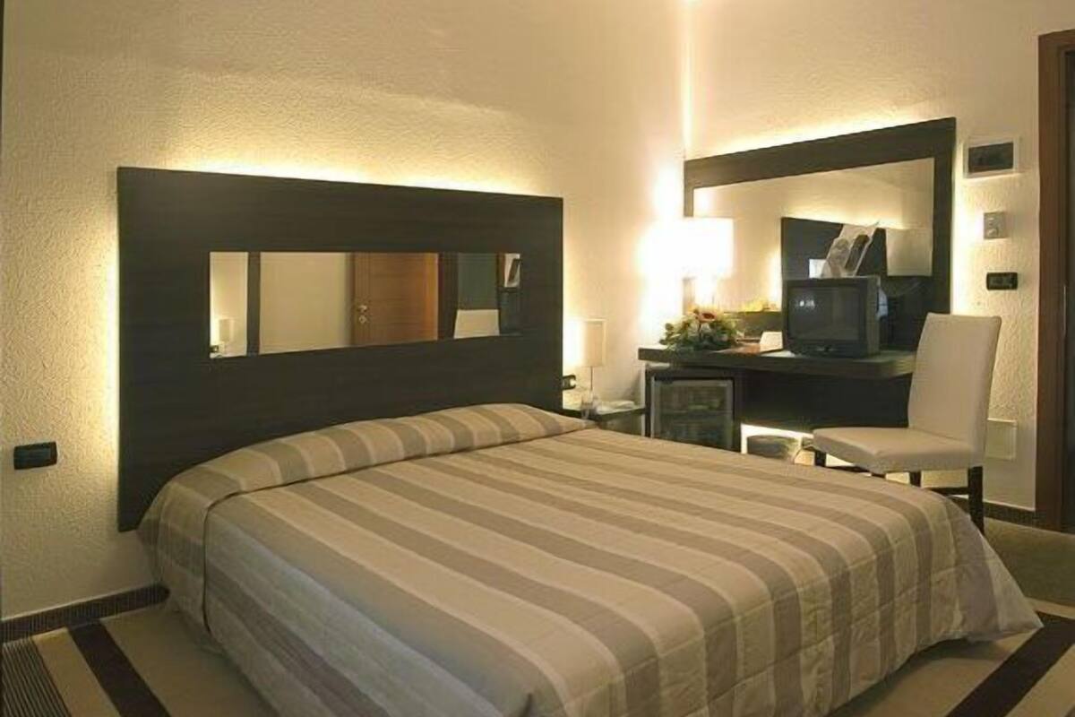 Minibar, in-room safe, soundproofing, WiFi (surcharge)