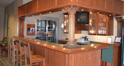 AmericInn by Wyndham Maquoketa