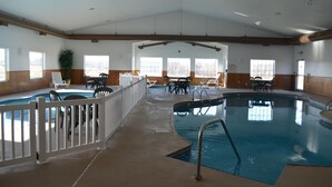 Innendørsbasseng