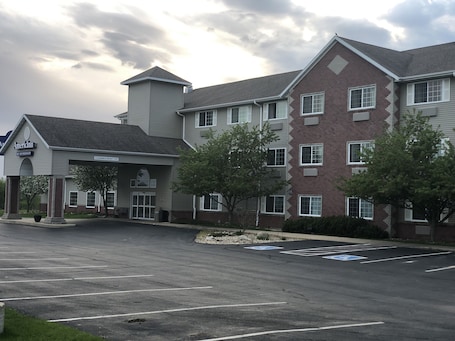 Exterior. AmericInn by Wyndham Maquoketa