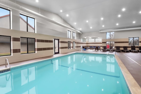 Kolam renang tertutup