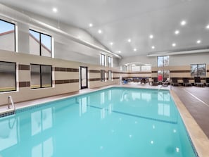 Indoor pool - Spark by Hilton Ann Arbor South (Ann Arbor)