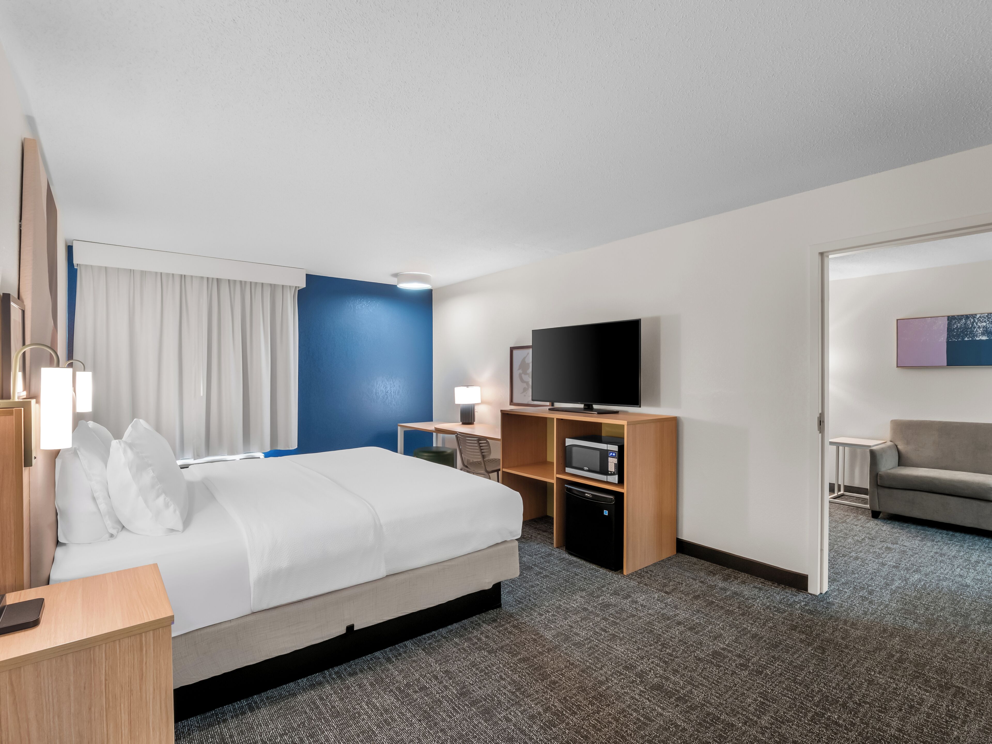 Suite, 1 cama King size | Escritorio, espacio para trabajar con laptop y cortinas blackout 