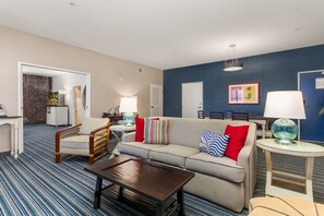 Ropa de cama de alta calidad, camas con pillow-top y minibar 