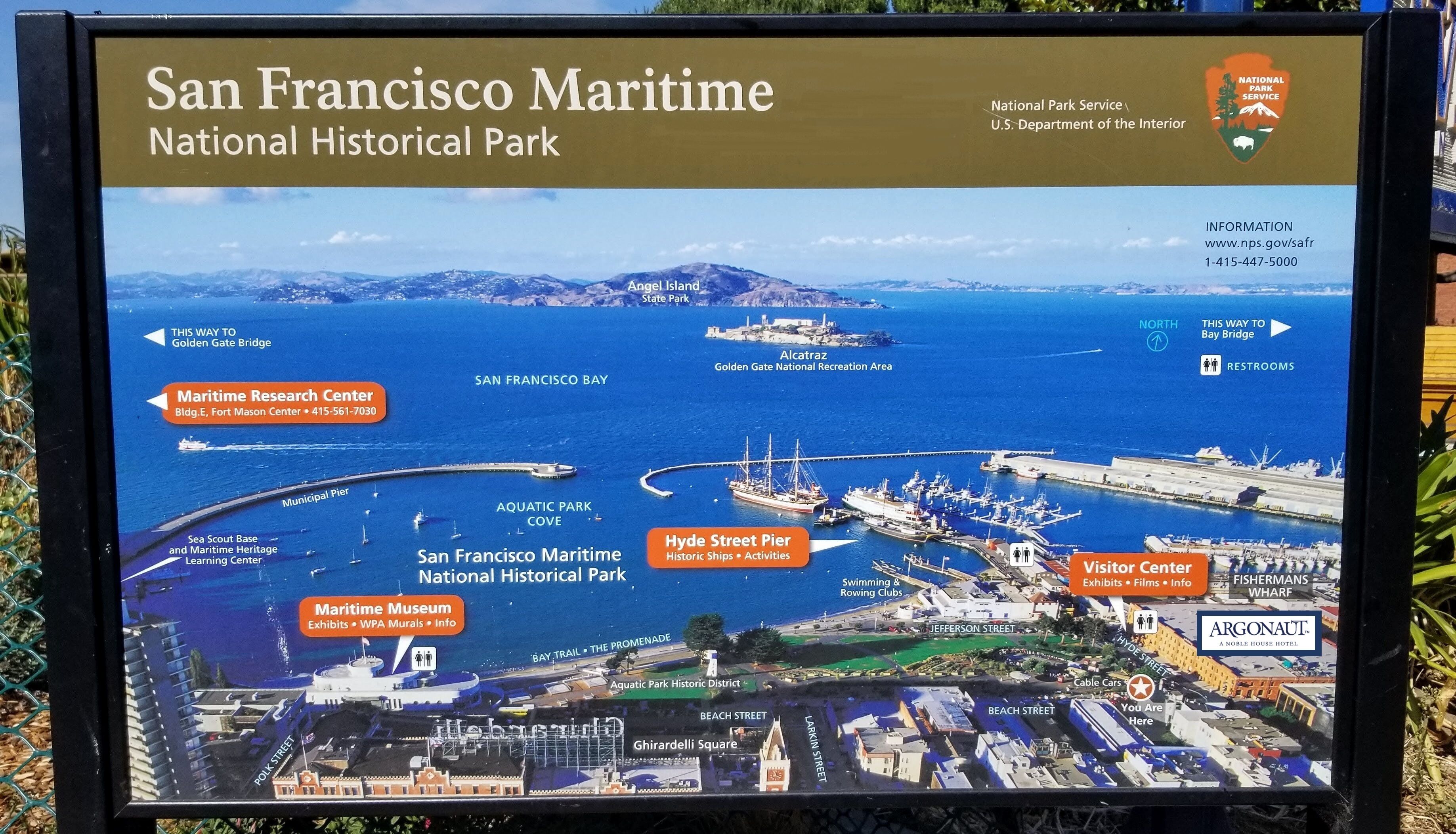 Mapa del Parque Histórico Nacional Marítimo de San Francisco que destaca puntos clave como el Centro de Investigación Marítima, el Museo Marítimo y el Muelle Hyde.