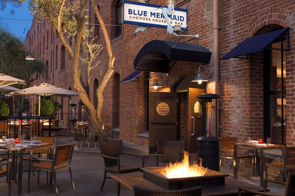 Breakfast, lunch, dinner served; seafood, al fresco dining 