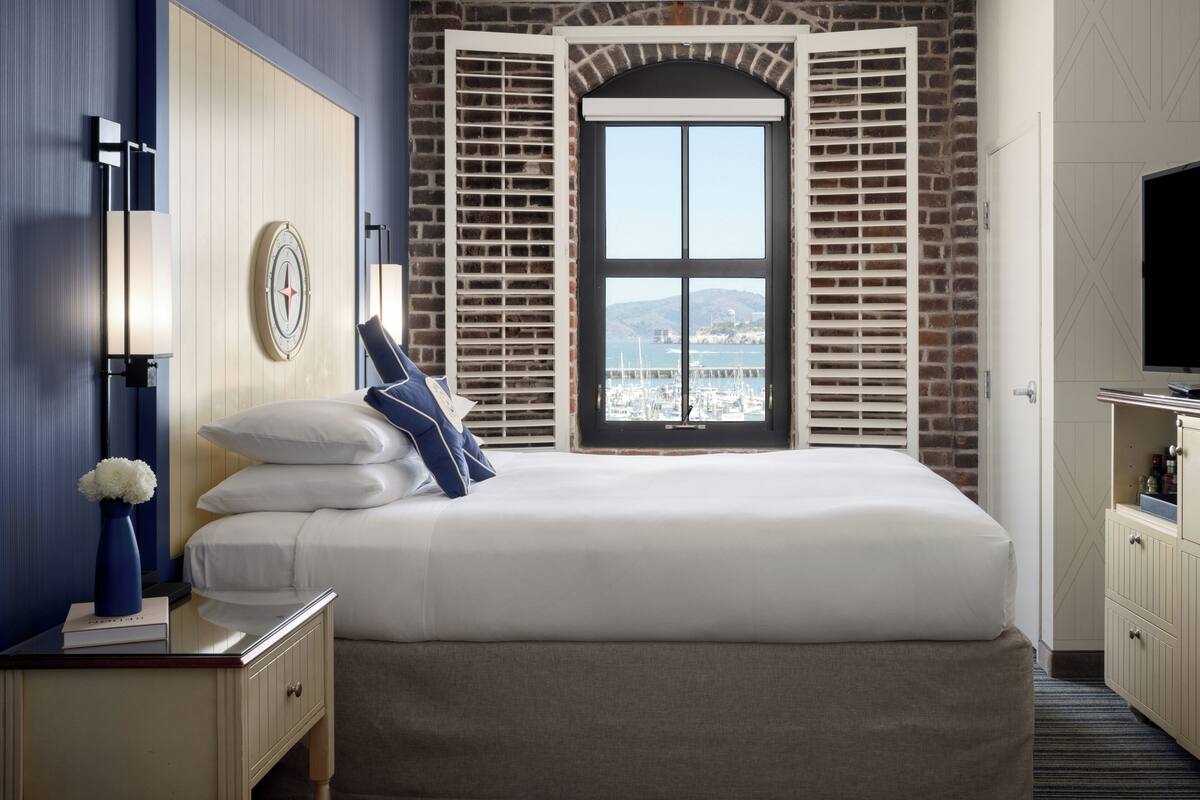 Suite (Alcatraz) | Luxe beddengoed, pillowtop-bedden, een minibar, een kluis op de kamer