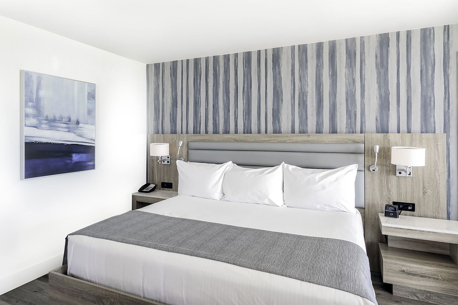 Premium bedding, in-room safe, desk, laptop workspace