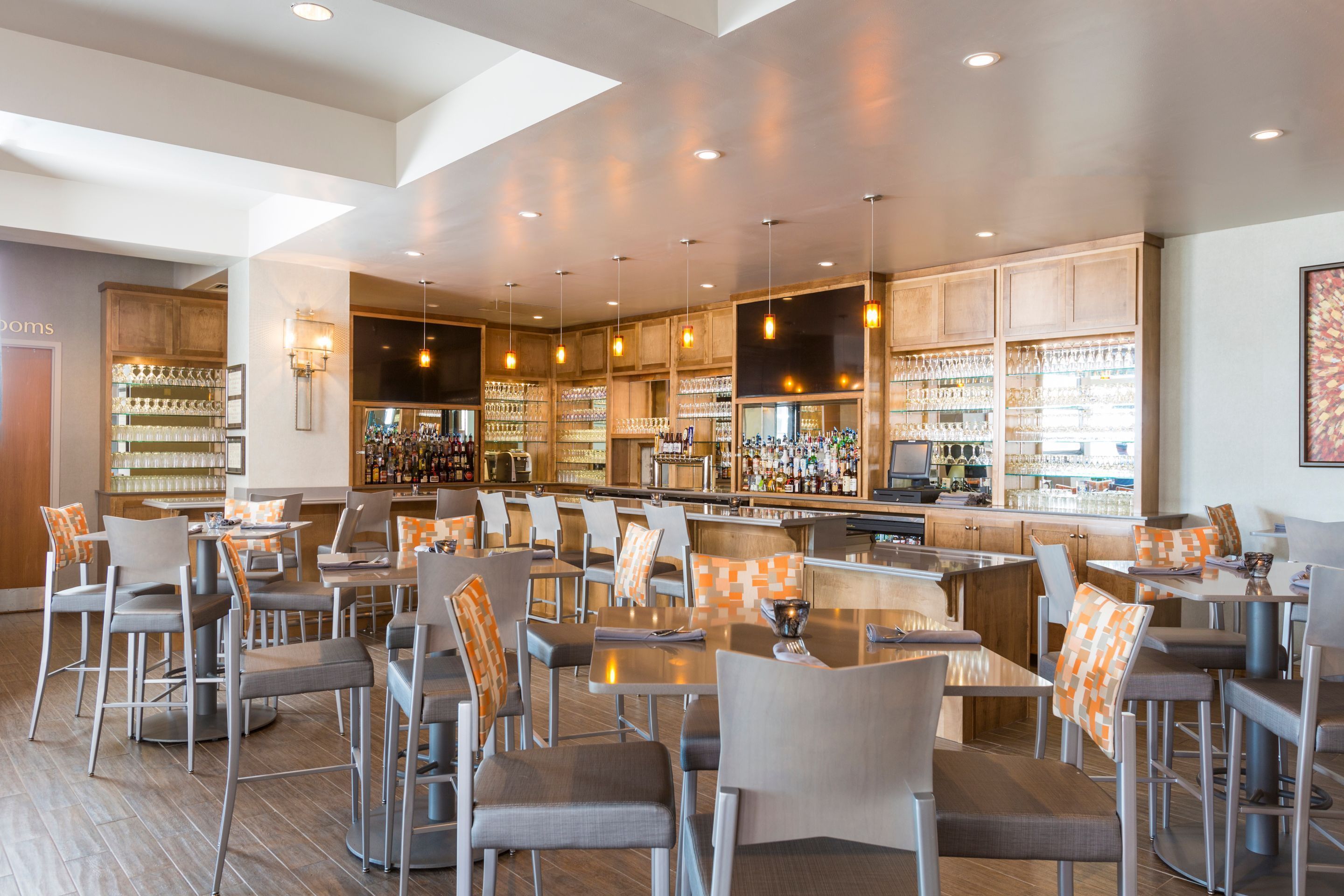 3 bars/lounges, piano bar